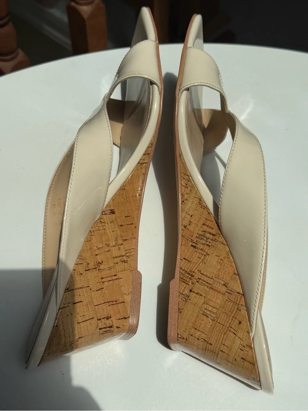 Stuart Weitzman  Miami Cream Patent Leather Wedge Sandals size 8 H41N3 - Picture 4 of 7